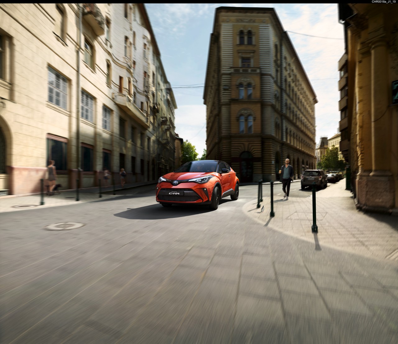 Model shown is Hybrid GR SPORT in bi-tone dynamic grey with black roof (2TVF)	